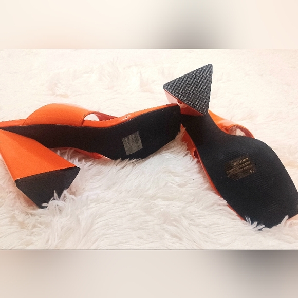 Squared Open Toe Block Heel Mules Orange Patent - Picture 3 of 3